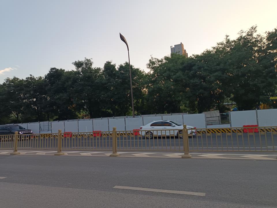 西安幸福林带旁，万寿北路和幸福北路两边开始施工围挡，这是什么工程？没看到工程简介