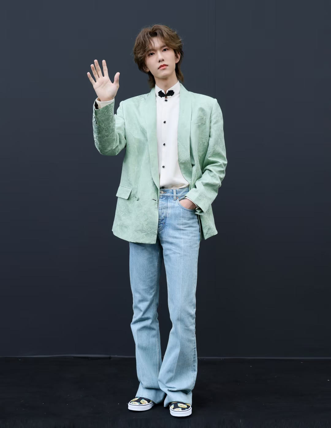 马柏全 巴黎时装周华伦天奴大秀入场造型