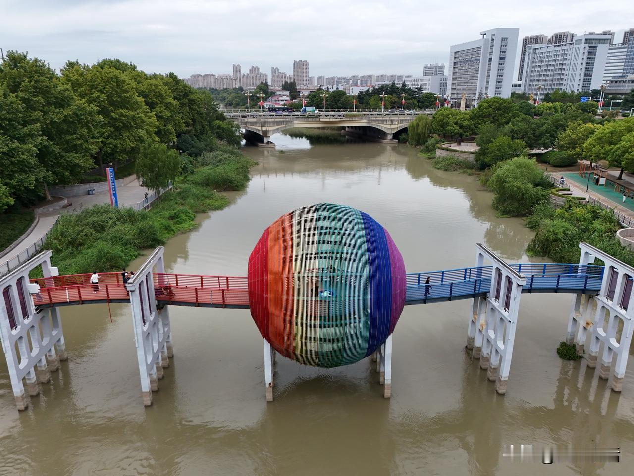 同为南北分界线，淮安地标和蚌埠雕塑有何不同？

这次国庆节去淮安游玩，特意去了古