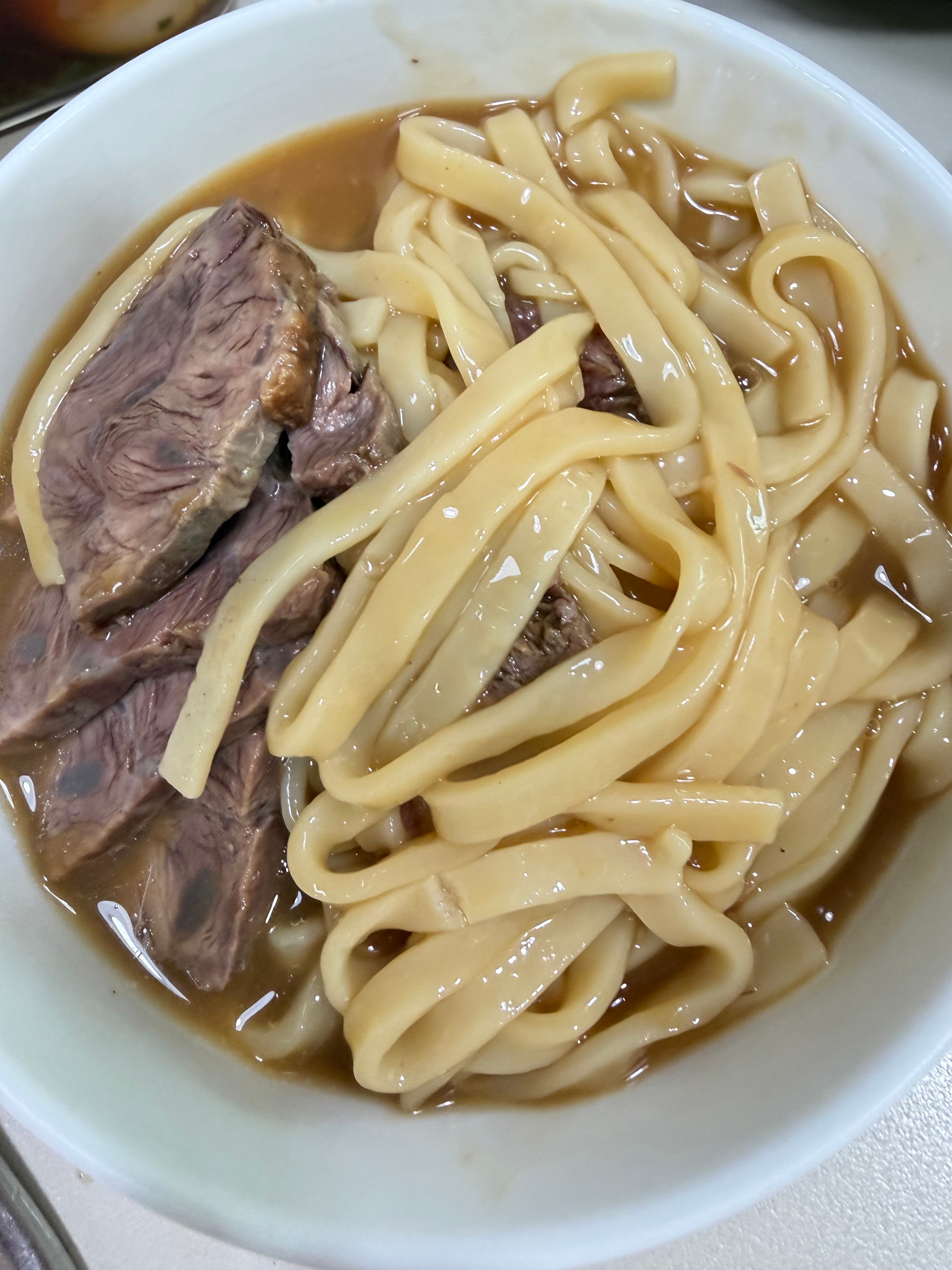 中午做了个牛肉面不是清汤的属于卤汁牛肉面味道很🉑老米的食谱