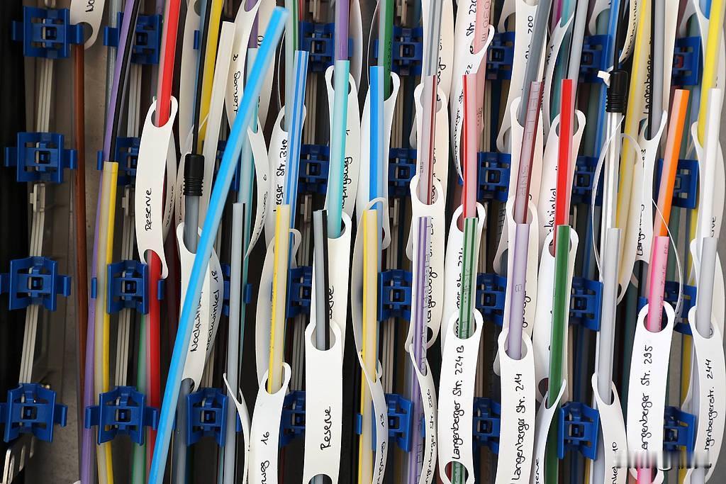 价格暴涨650%！光纤全球爆单，18只核心受益概念股全梳理
 
本次梳理核心光纤