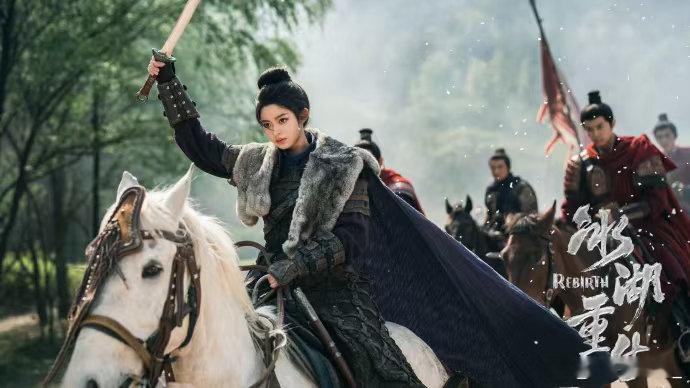 黄杨钿甜上次舞剑也是冰湖重生黄杨钿甜首次舞剑还是一年前黄杨钿甜从杀青舞剑到追剧团