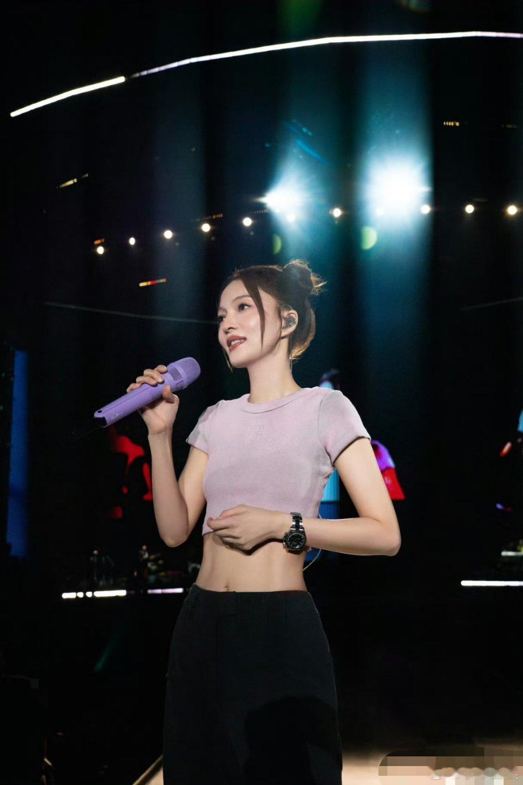 #张韶涵香水百合#回忆拉满，张韶涵真的是学生时期白月光。勾起了青春的热恋暗恋美好