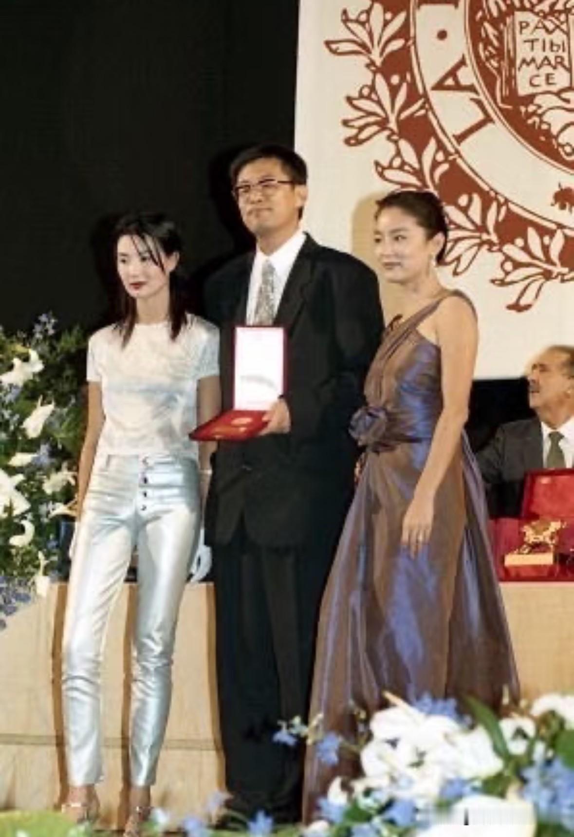 1994年威尼斯电影节张曼玉、林青霞颁发摄影奖。

1994年第51届威尼斯国际