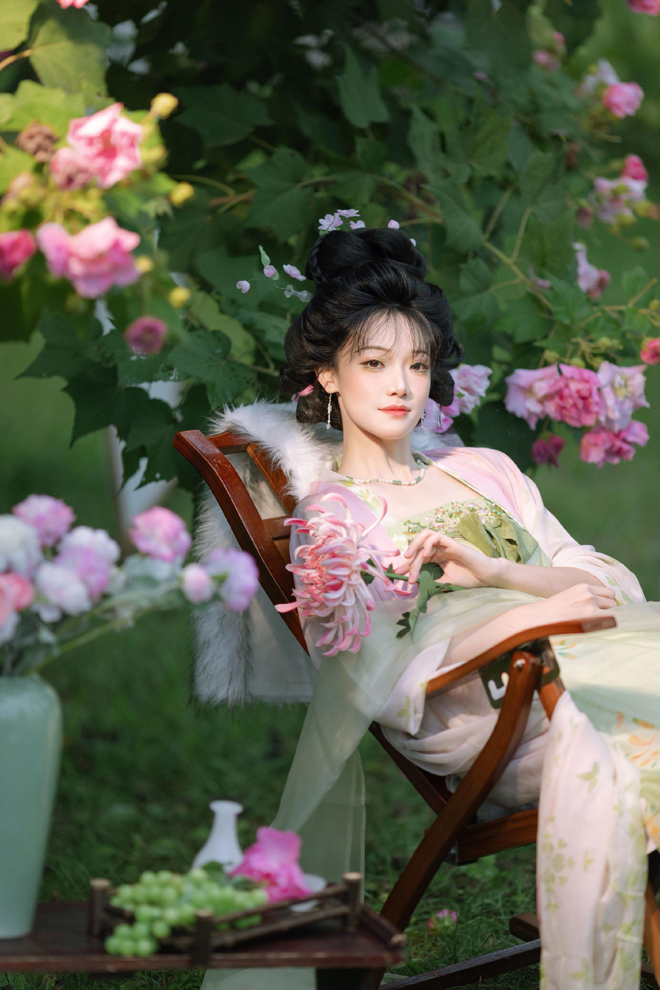 芙蓉不及美人妆～