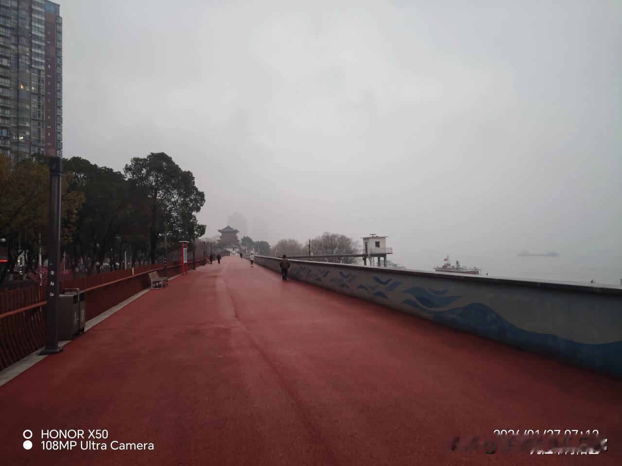 今年冬天的不同2026年1月27日长江岸边晨练打卡