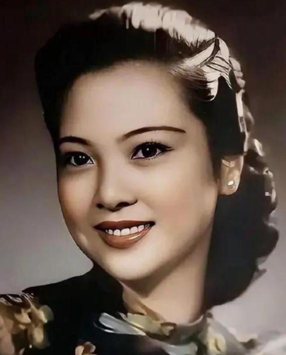 1938年，41岁戴笠借口加班，把秘书余淑衡，带到了卧房，戴笠递给她一杯咖啡：“