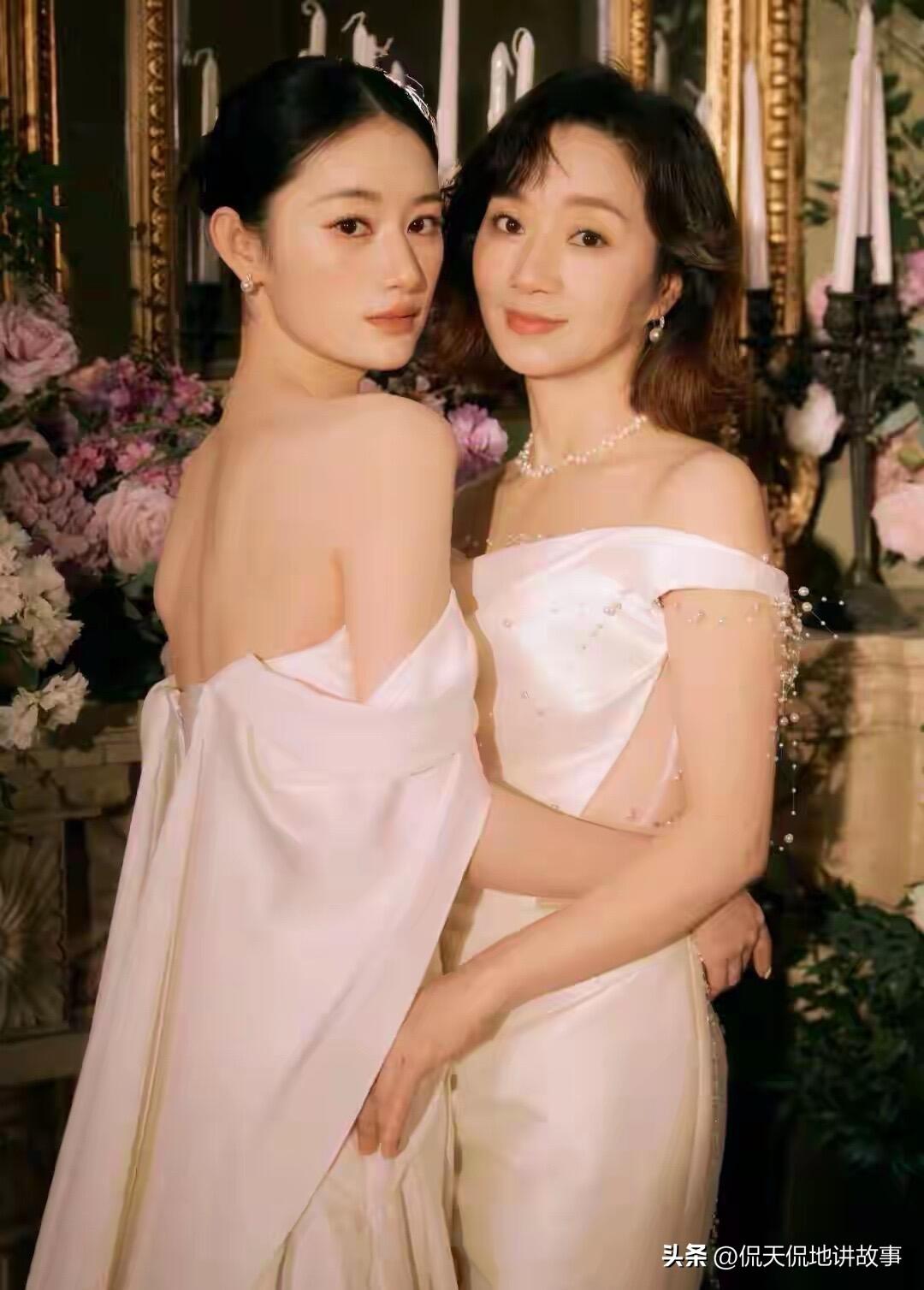 郭晓婷与妈妈合拍写真，郭妈妈颜值气质双在线，完全不输明星，母女同框直接美成姐妹花