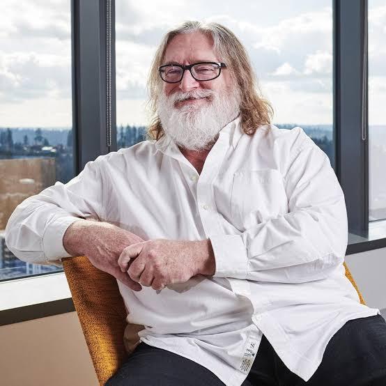 Valve联合创始人G胖(加布·纽维尔)，在游戏圈绝对是传奇级人物——既做出了《