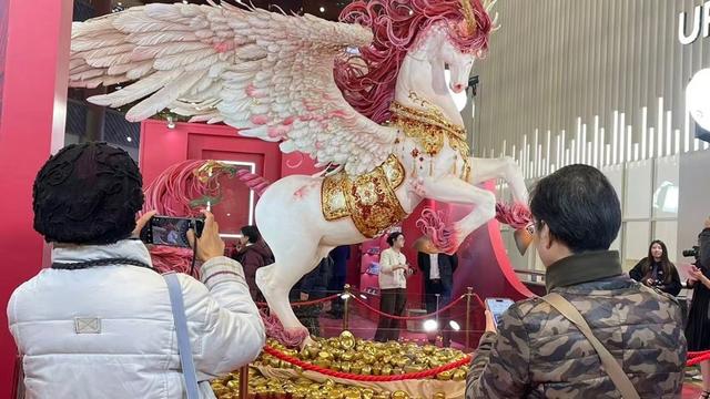 4米翻糖天马惊艳亮相，解锁新春年味打卡顶流