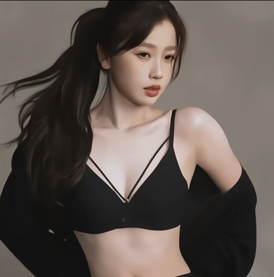 女神去年今日这组也很sexy，美的我神魂颠倒，直接360°旋转倒立扫堂腿接着帅气