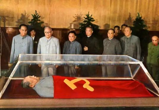 1976年毛主席离世当晚，中央秘密找到徐静求助，可以说没有她的出手，现在的我们就