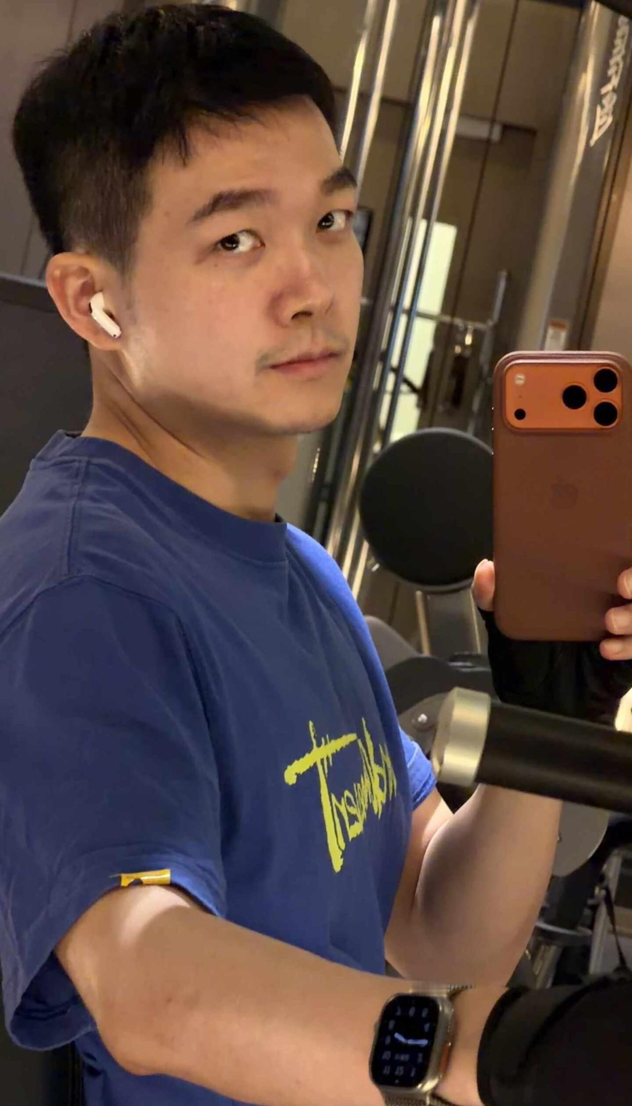 可以让你驻足关注一下吗
见人不如健身 介绍一个小哥哥 最近长这样 初来乍到请多指