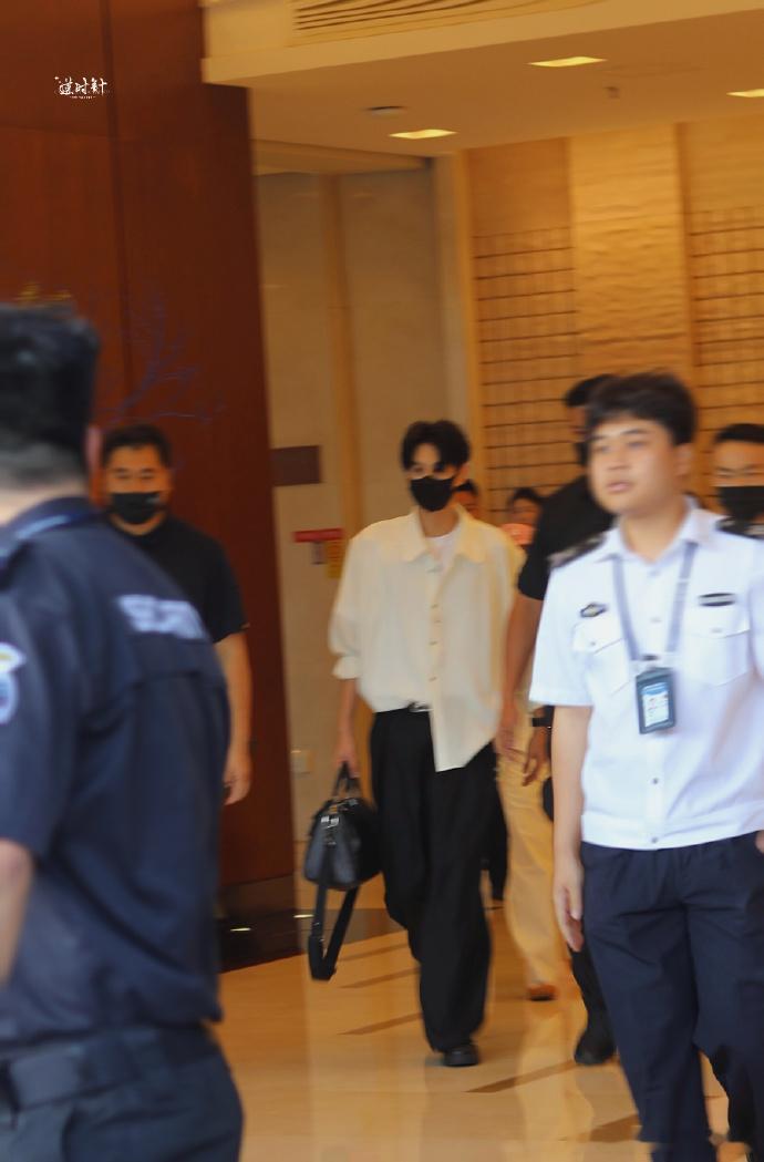 田栩宁在热搜上站岗田栩宁只需稍微出手  田栩宁在热搜上站岗，咱就说田栩宁只需稍微