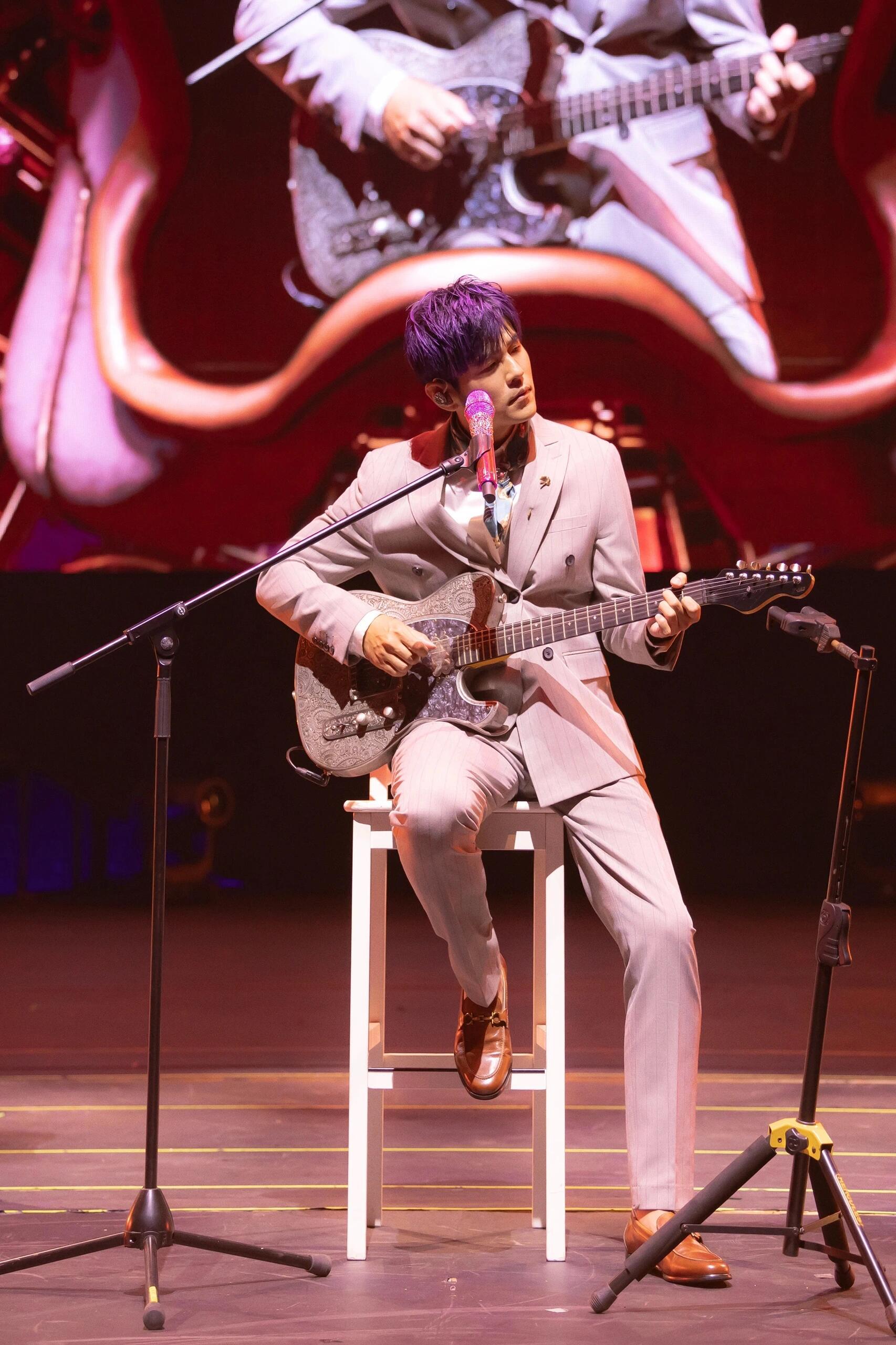 周同学来给周杰伦预热了这座城市就这么轻而易举的勾引到我，上班暂停！ 