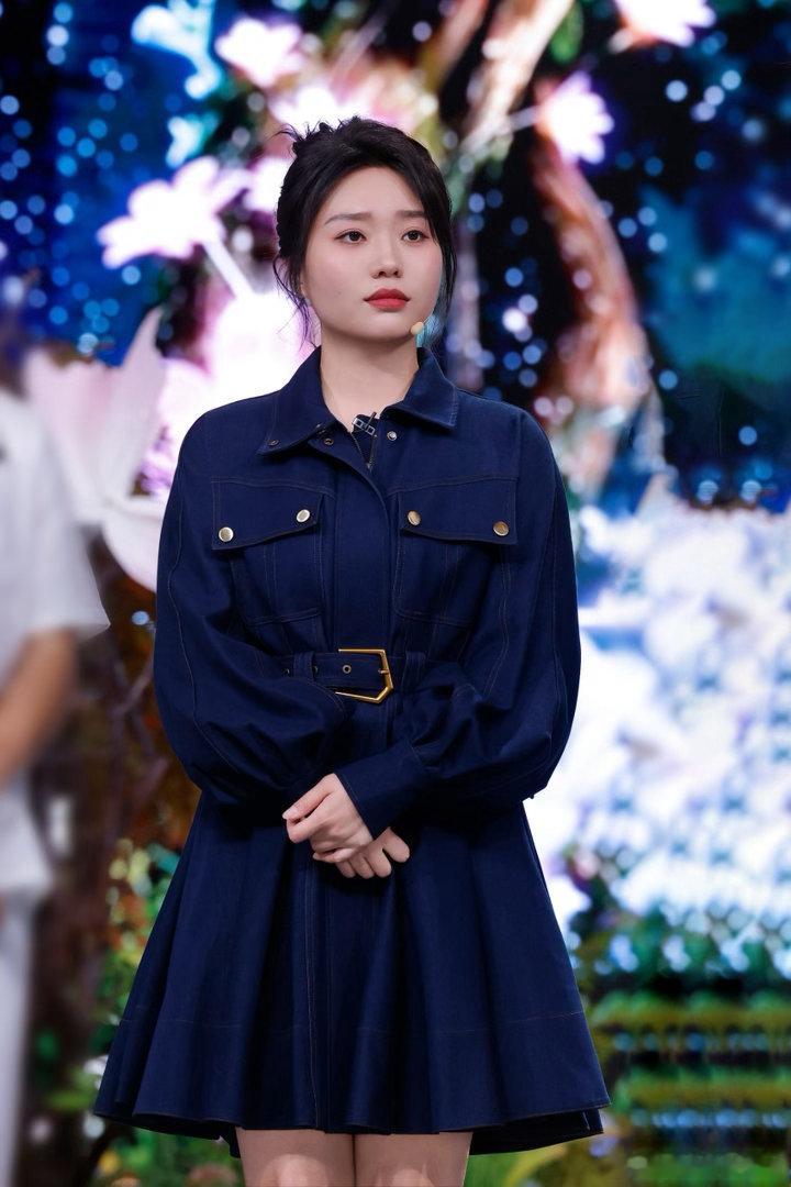 ✨李雪琴解释东北冻梨的由来李雪琴 初识冻梨总以为变质，听完讲解豁然开朗，这是属于