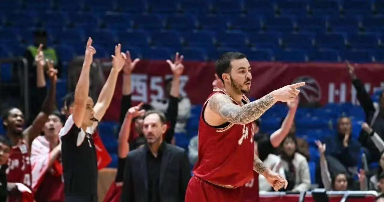 浙江男篮这波操作，有点让人看不懂了
赛季初那几场比赛，真是不忍直视，输得太惨了，