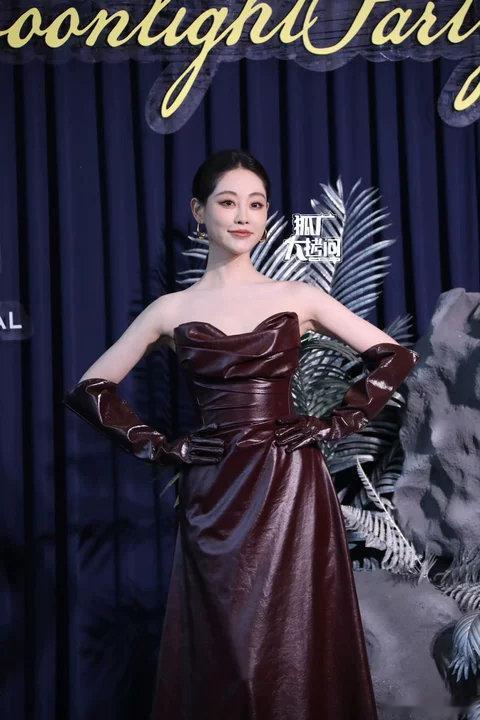 黄明昊祝绪丹同框黄明昊祝绪丹热聊蛋黄姐弟祝绪丹黄明昊同框啦！就知道他两肯定会聊天