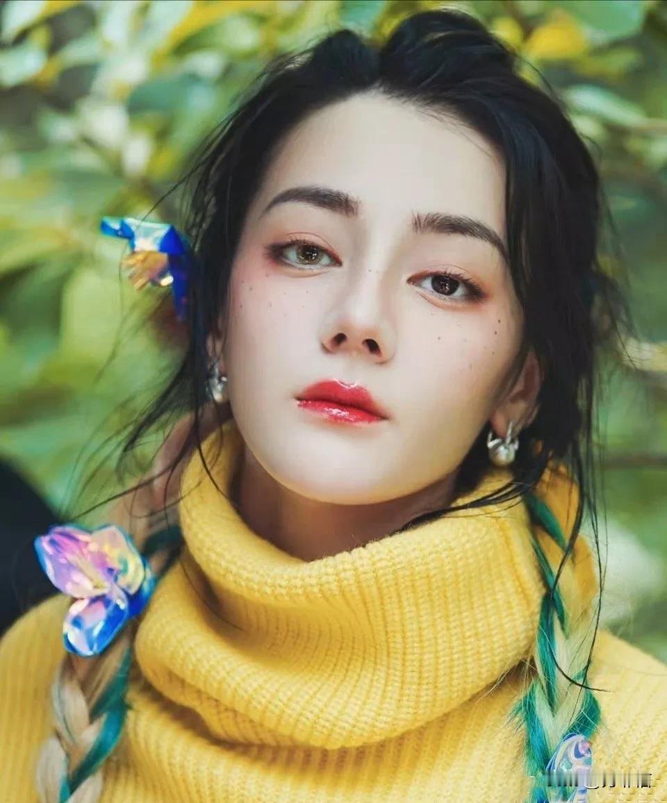 本人认为迪丽热巴最惊艳的两次造型。
这两张图一直存在于个人相册中，是我认为封神的