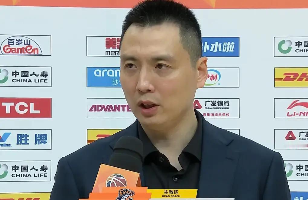 9抢断锁死北控！上海20分大胜
 
卢伟赛后第一句话：今天赢球靠防守。全队9次抢