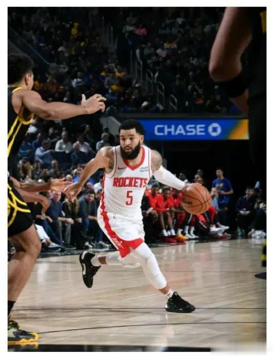 火箭队过去5场比赛与对手的禁区得分对比！！！
对阵掘金:（58-42）。
对阵快