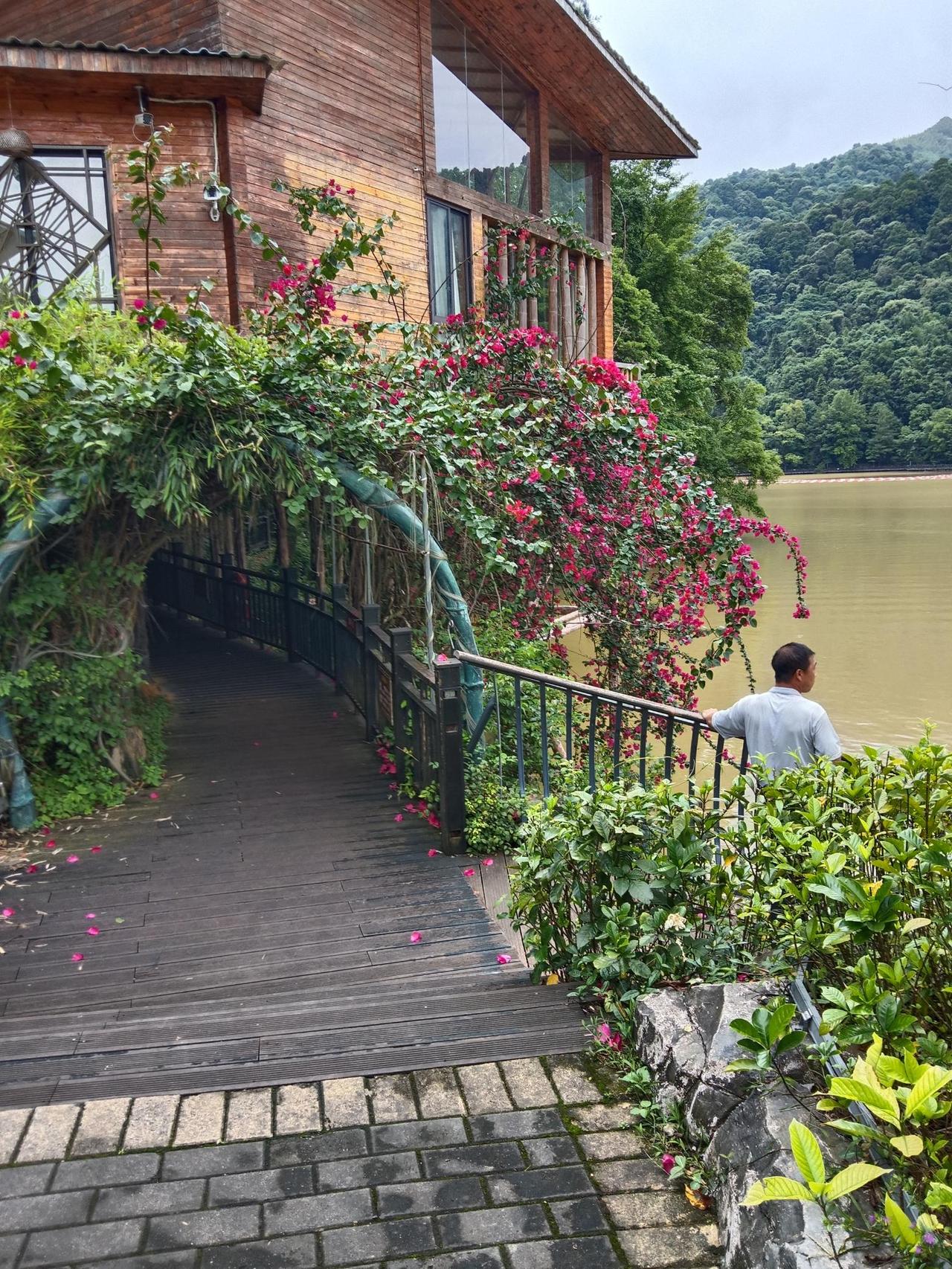 男人至死都少年，我老公总以为他离开我，还能找到不图他钱，只爱他的女人，而且那个女