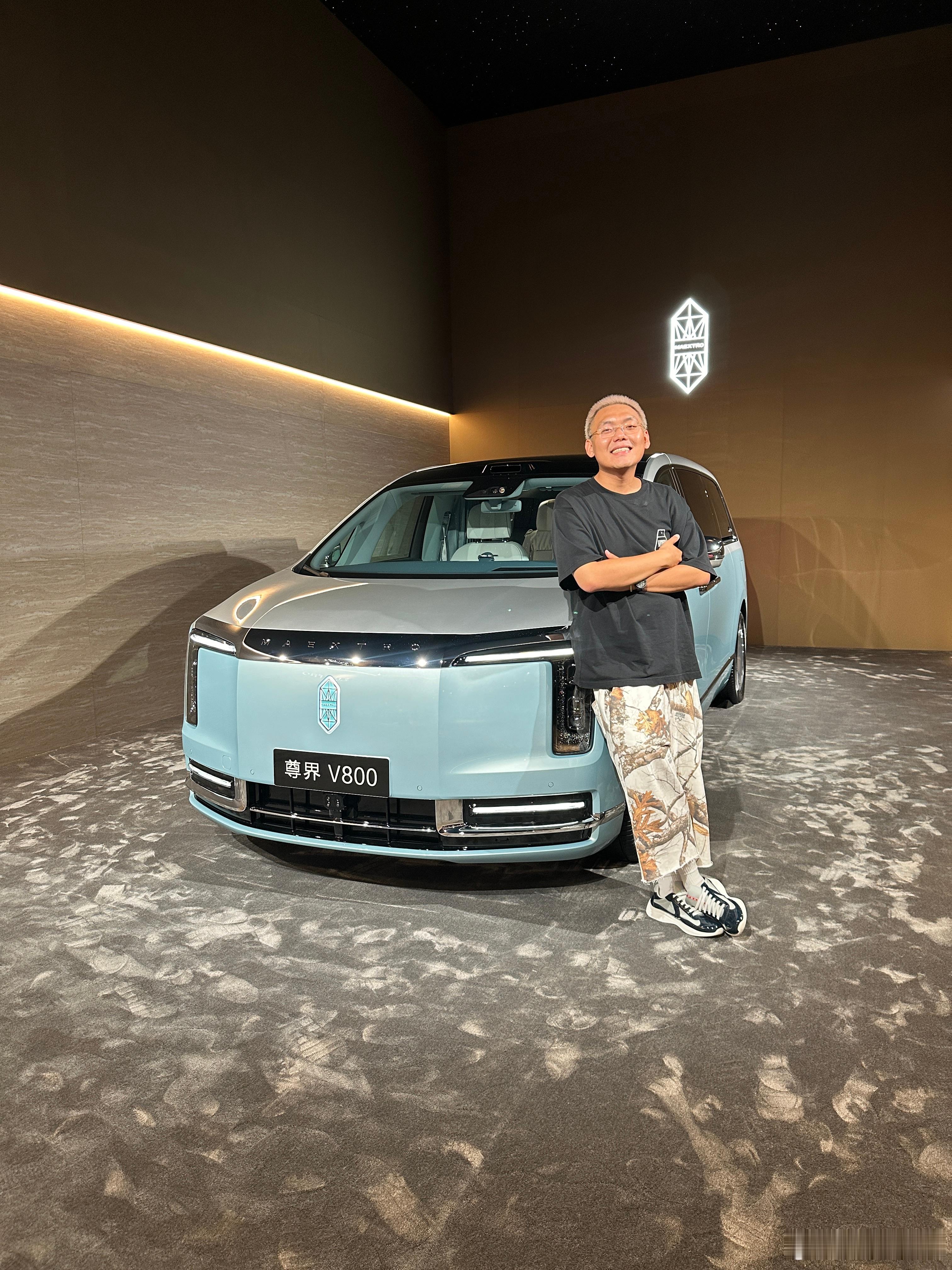 2026成都车展 太喜欢尊界V800 这蓝色了 太棒了也不一定在库里南里数星星在