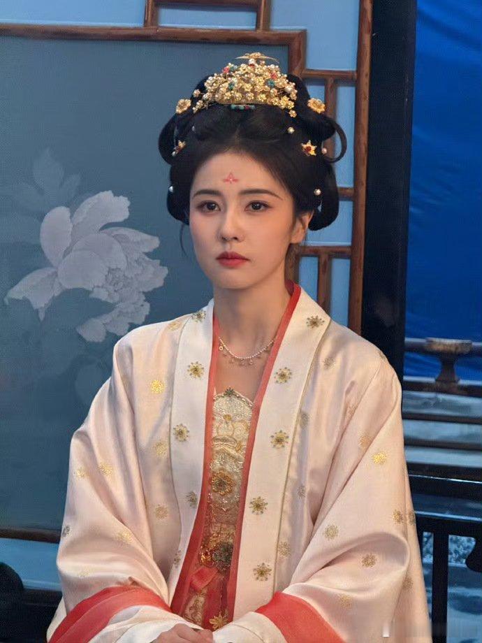 怎么白鹿古装现代装都不违和啊女儿心总如水好一个糯米李佩仪 