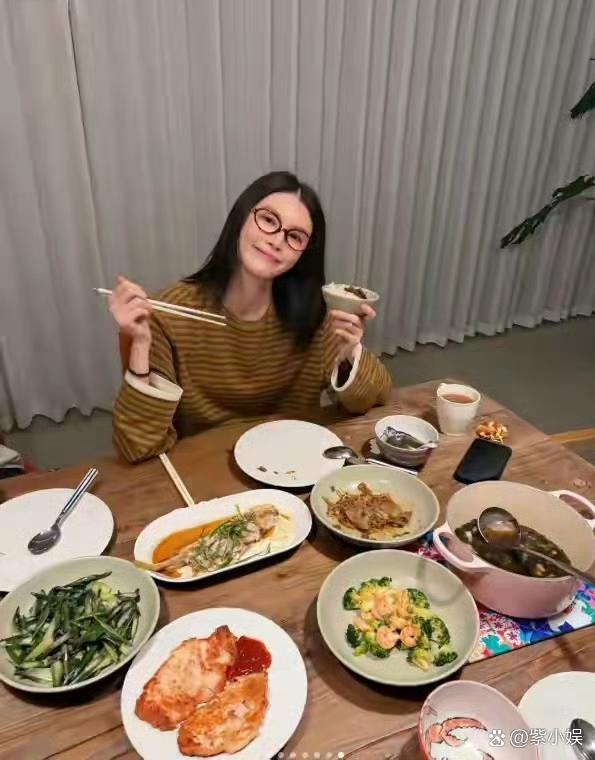 没想到陈伟霆这么宠老婆，给她做了五菜一汤。 