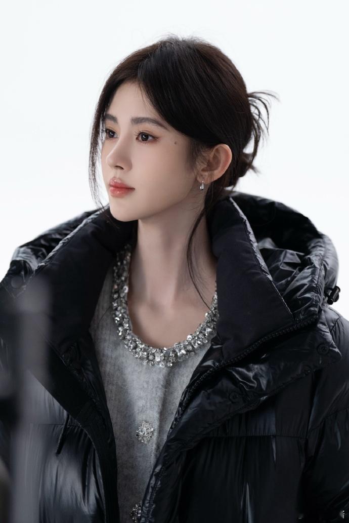 #鞠婧祎梅耶马斯克同框# 鞠婧祎，你与梅耶马斯克的同框，如同一幅美丽的画卷，让人