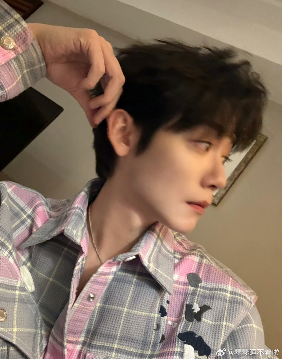 李卿[超话] lq李卿 思念溶于海洋，星河凝聚爱意化成滔滔不绝的海水绵延长存.​