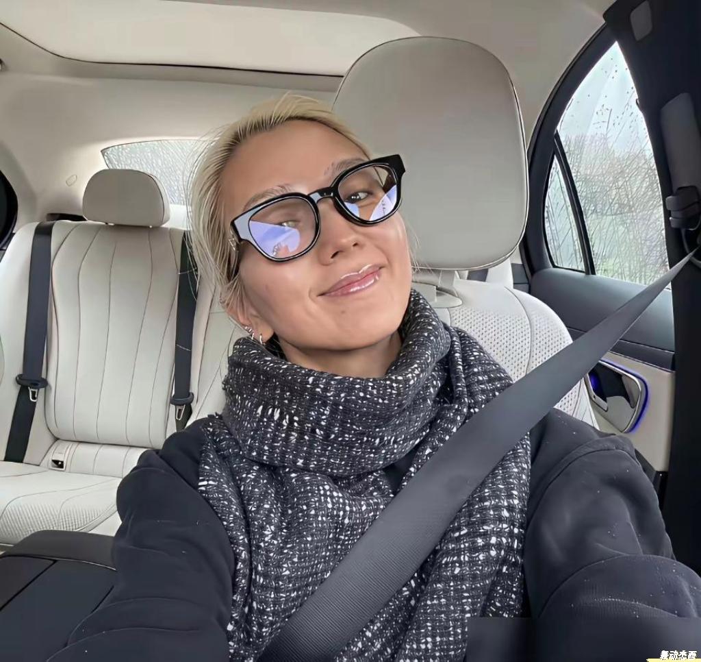 何洁官宣520办婚礼，大家觉得美吗？
何洁官宣520办婚礼，整个人瘦到脱相，看着