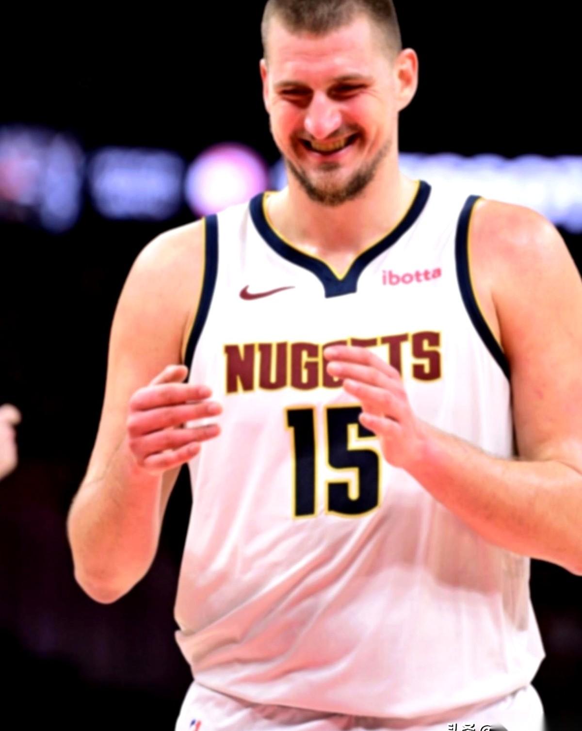 下赛季NBA最强十大球星名单直接把东契奇排在了湖人。
杜兰特和字母哥在这份预测中