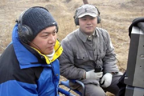 2004年，陈健筹拍《亮剑》，由于太“穷”，他亲自跑龙套，还让副导演、助理、美术