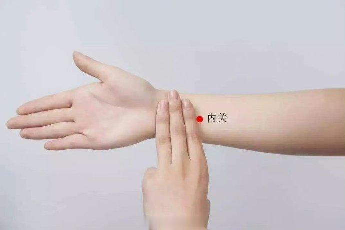 #中医式生活# 心脏刺痛，心绞痛，越年轻出现越得放在心上，而且越早调理风险性会降