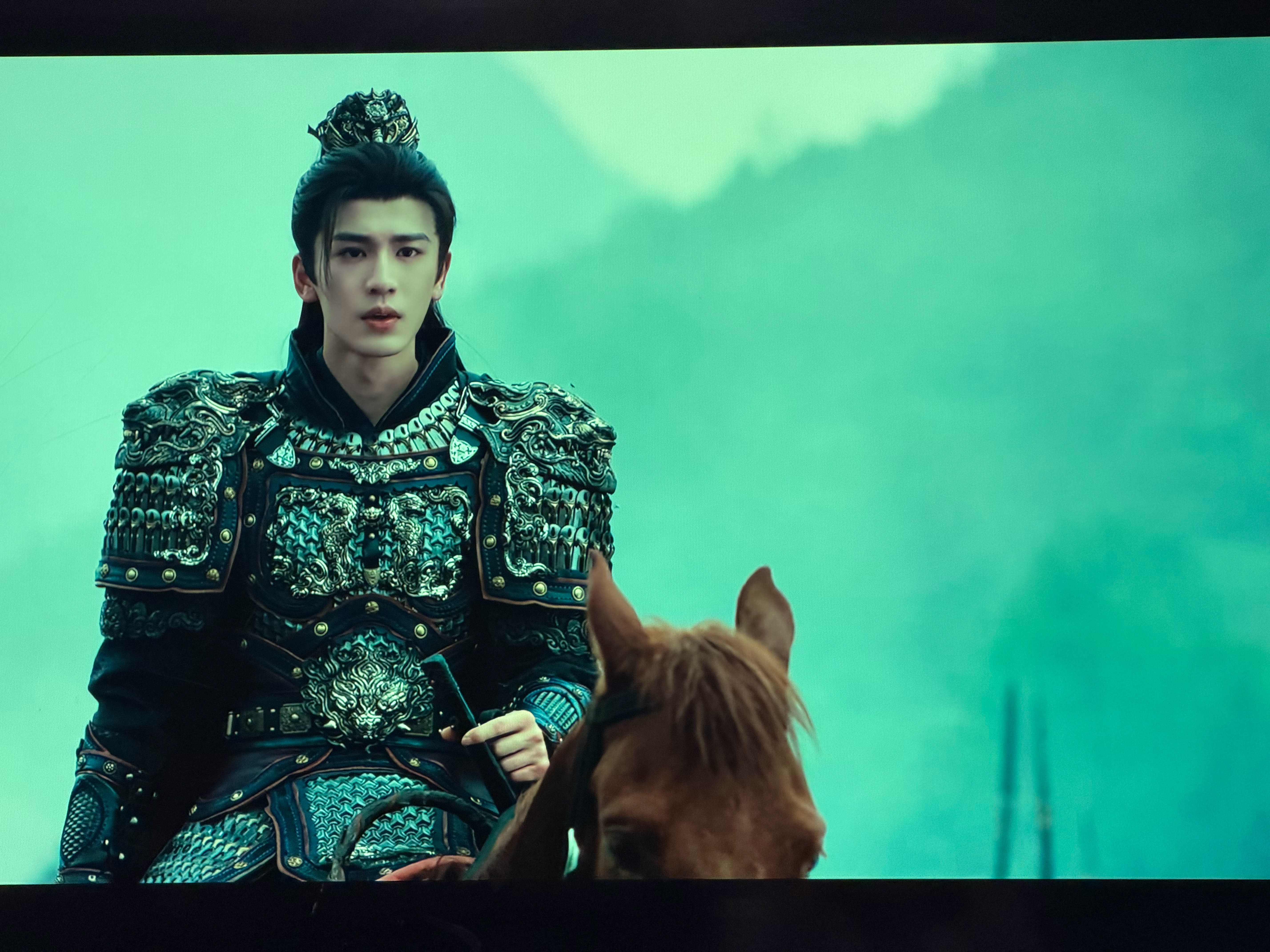 出来看逐玉了！我已经看到27集了， 还挺好看！主要是男女主好看 哈哈哈