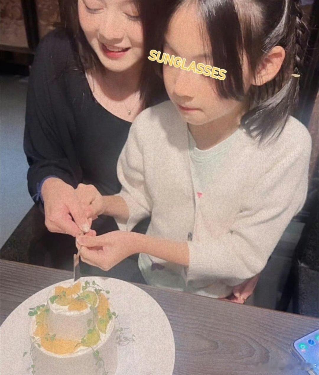 #周渝民女儿8岁近照#周渝民8岁女儿近照，时间过的真快呀！ ​​​