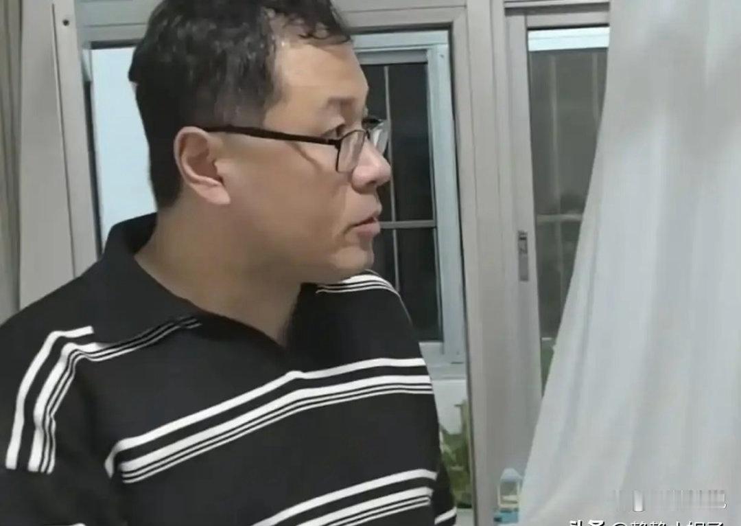 大艺即将上高中，爸爸一直跟着教书 网友：本职工作当跳板，太钻营 