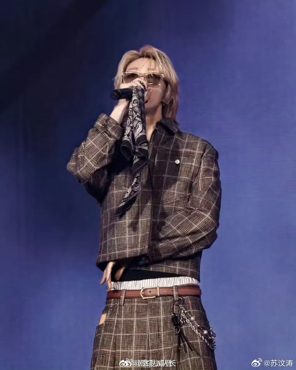 原来这就是顶奢对徐明浩的审美 气质撑得起高定，气场镇得住舞台。品牌心甘情愿为他量