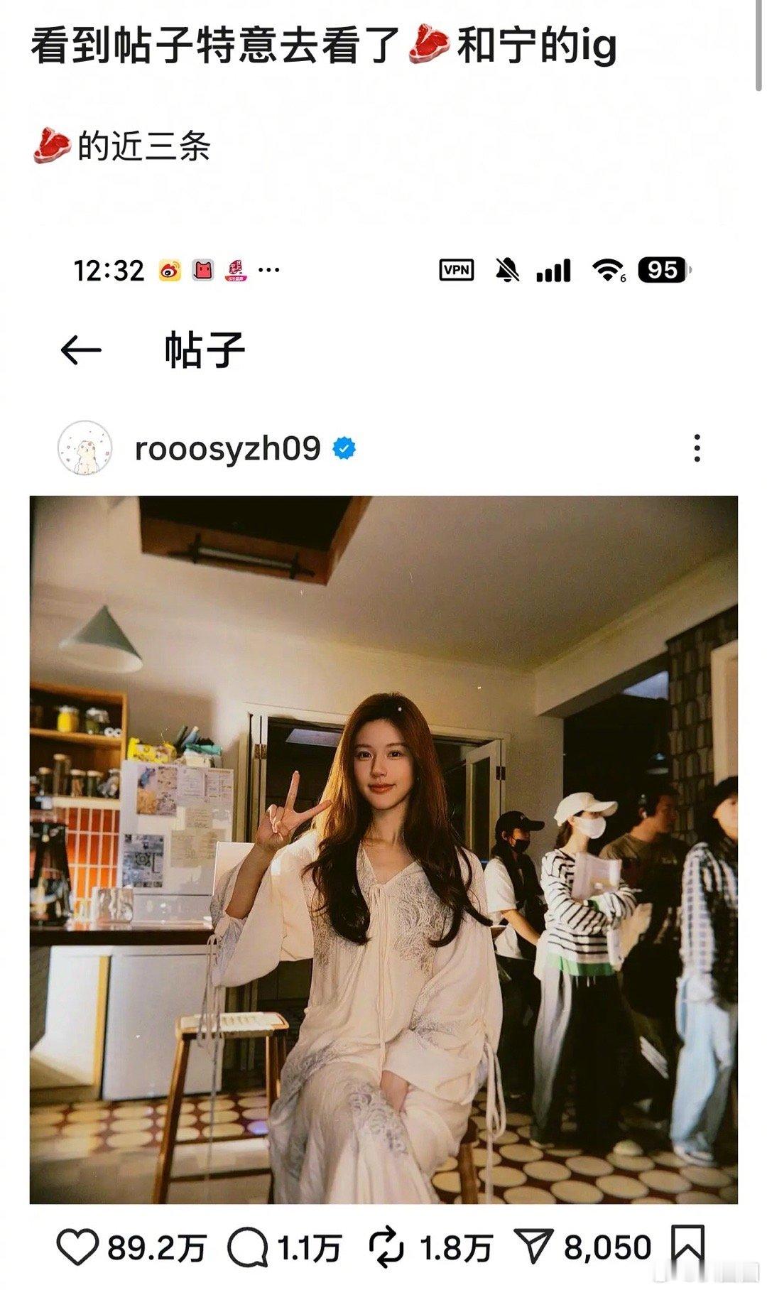 有网友发了赵露思和宁艺卓的ins，赵露思海外人气也好高啊～ ​​​