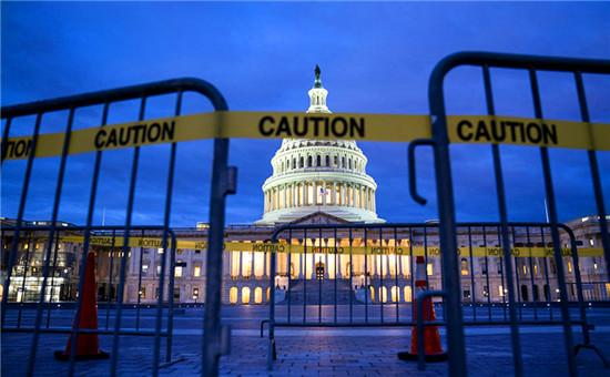 美国政府“停摆”的负面影响持续加剧，已对经济和关键部门构成严重威胁。

关键影响