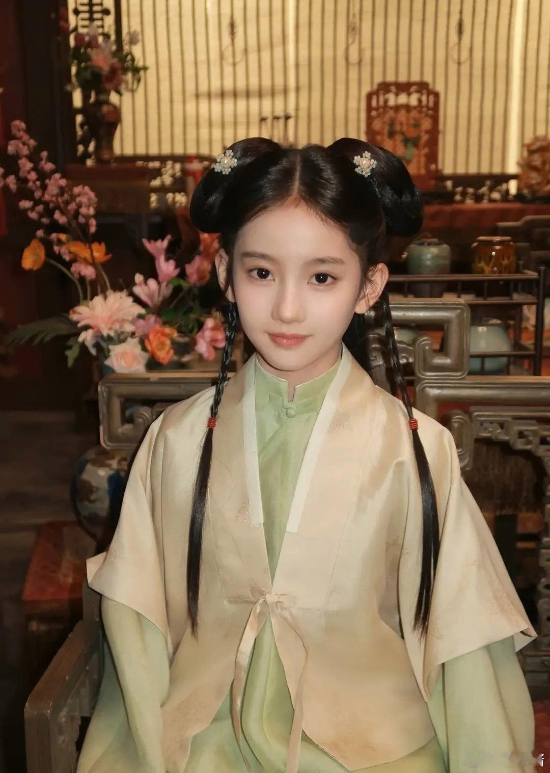 《玉茗茶骨》演古力娜扎小时候的小演员好漂亮。 
