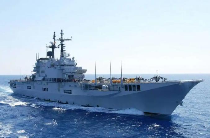 白捡一艘航母！印尼一夜跻身亚洲五强，4月28日，意大利议会一锤定音，正式批准把退