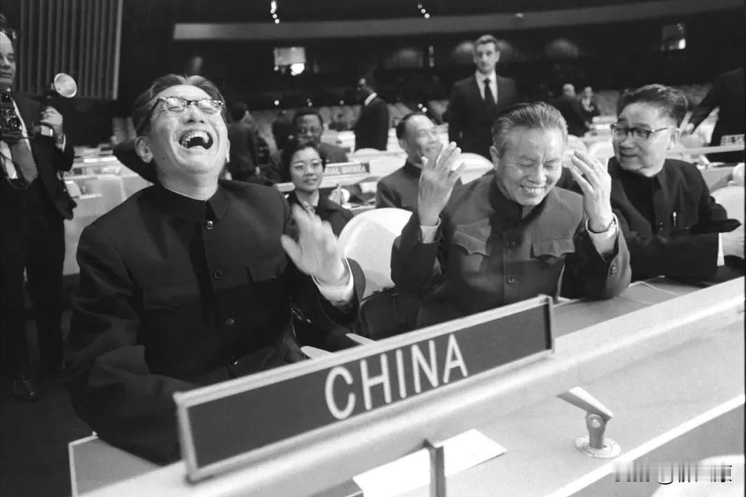 [微笑]1971年，中国申请加入联合国，谁料却遭到一个小国家的极力反对，二十多年