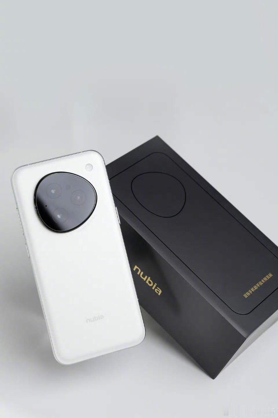 网传努比亚豆包手机下一代叫豆比手机豆比手机  努比亚和豆包出联名手机了，这是真正
