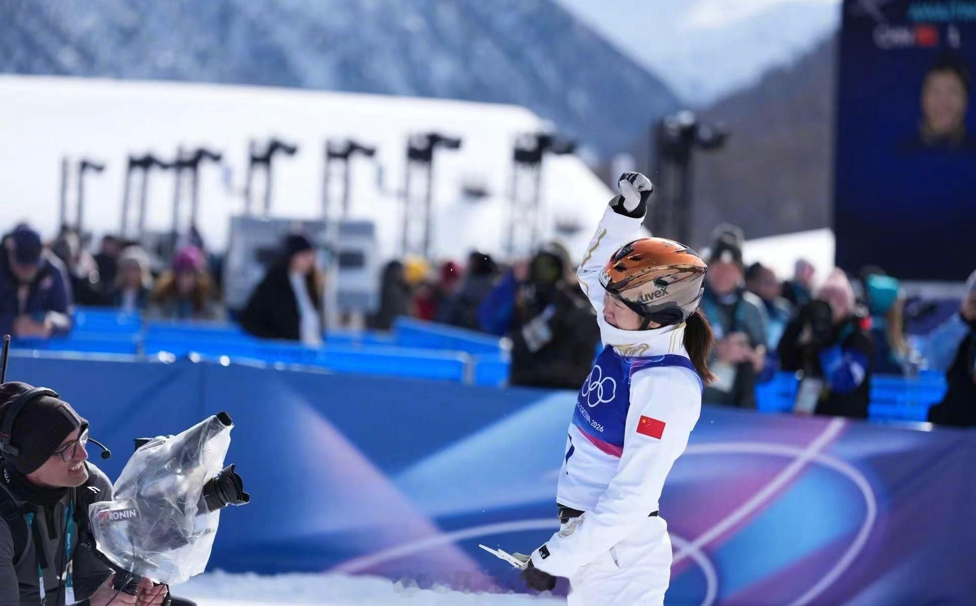 徐梦桃就是中国冰雪的底气  从伤痕累累到领奖台，从训练服到领奖服，四次手术，十六