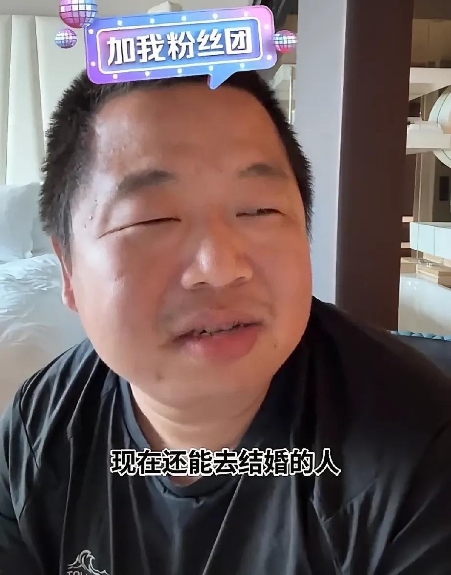 蓝战非就是颜值差了点，要不然他肯定能找到真爱，现在的他如果想要结婚，只能用钱砸了