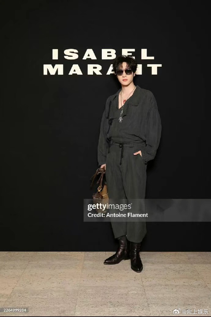 展轩巴黎看秀妆造 展轩巴黎看秀妆造，展轩巴黎看秀路透，生图依旧权威啊，灰色loo