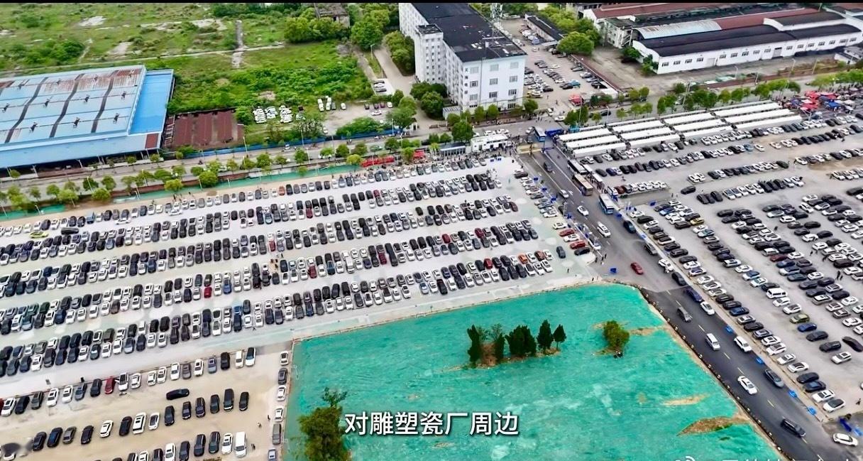 景德镇五一期间的雕塑瓷厂停车场随手拍城市建设景德镇[超话]  ​​​