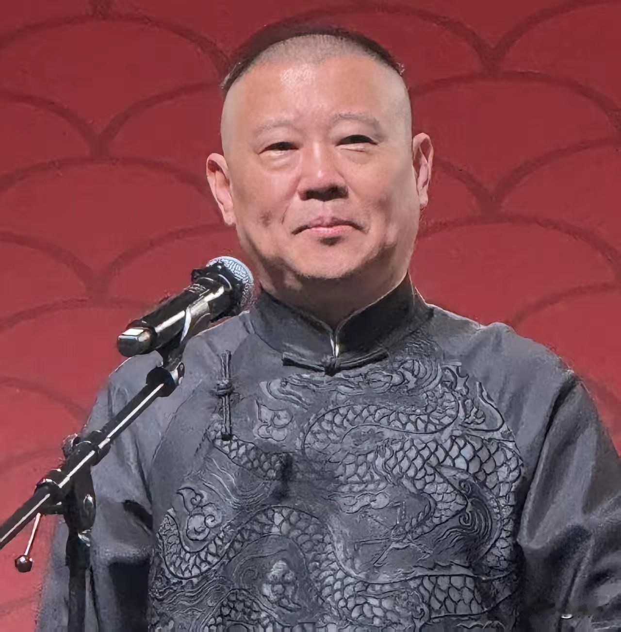 郭德纲被罚这事
其实说白了就一句话
那就是这人
太飘了。

还记得郭德纲刚火的时